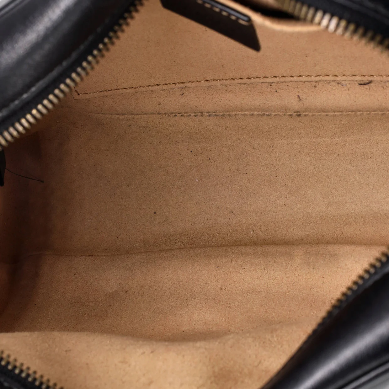 GG Marmont Shoulder Bag Matelasse Leather Small - Deep Luxury