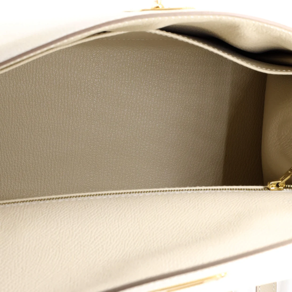 Kelly Handbag Light Epsom with Gold Hardware 28 - Deep Luxury