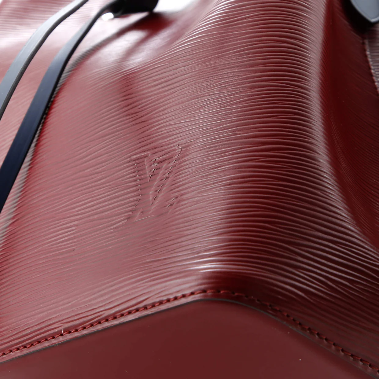 NeoNoe Handbag Epi Leather MM - Deep Luxury