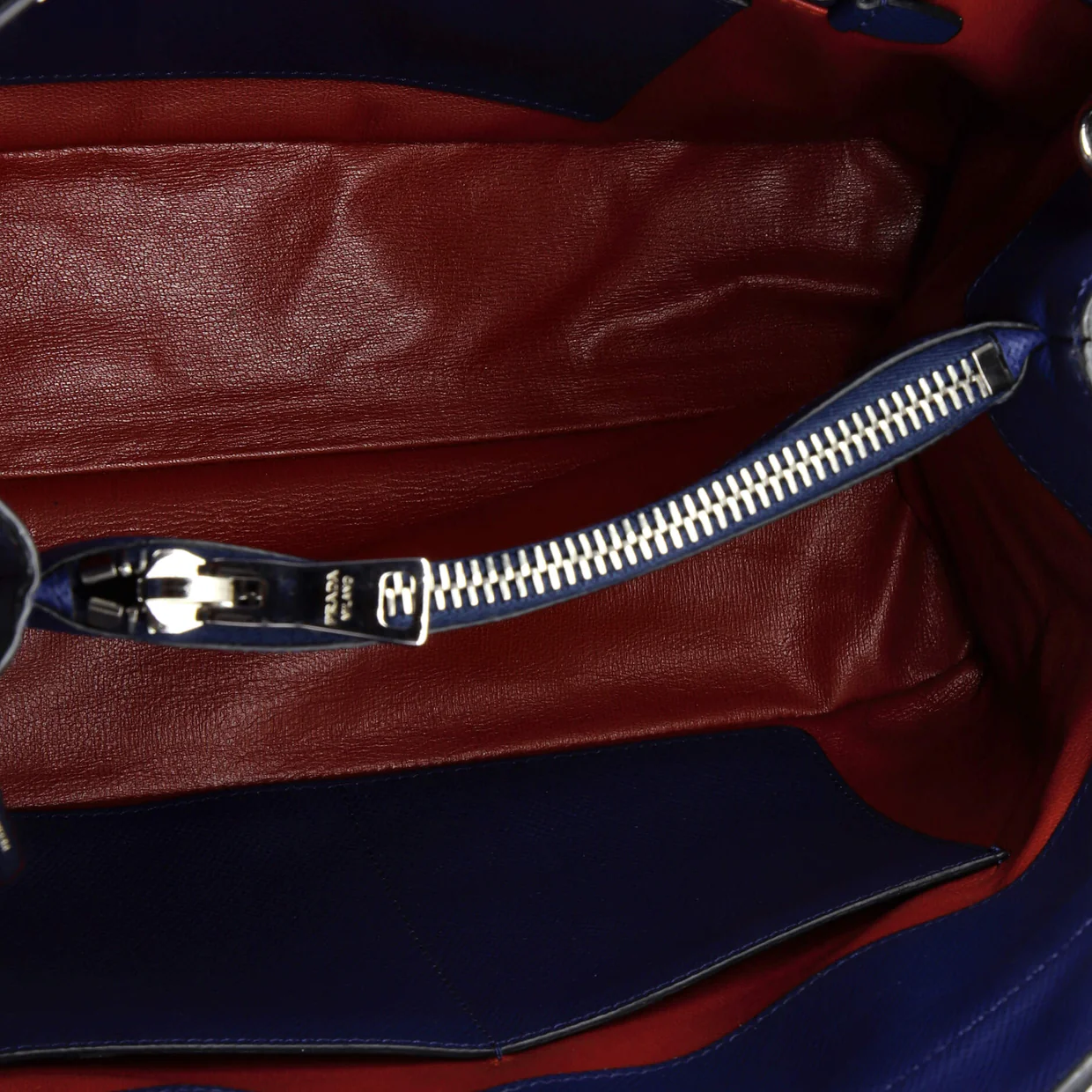 Turnlock Cuir Twin Tote Saffiano Leather Small - Deep Luxury