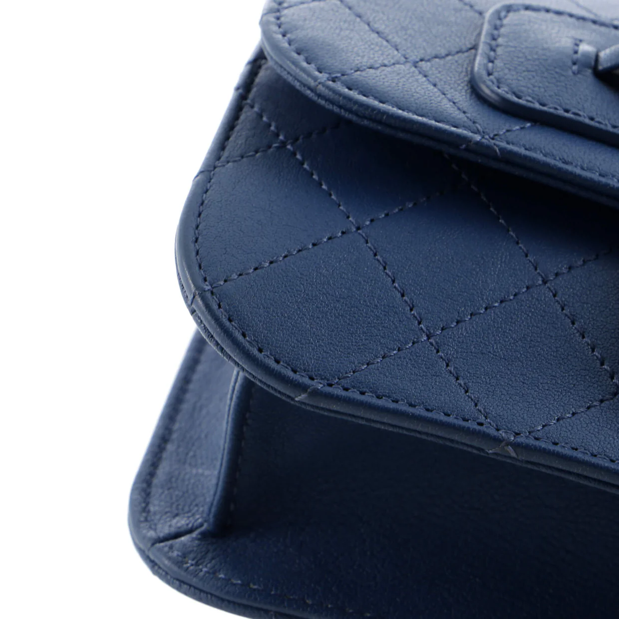 Front Chain Flap Bag Quilted Sheepskin Medium - Deep Luxury