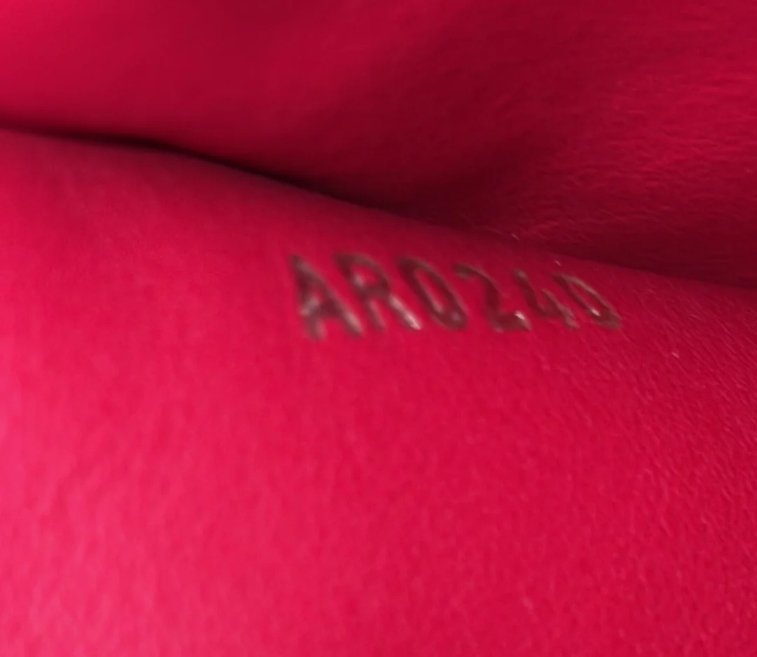 Capucines Bag Leather PM - Deep Luxury