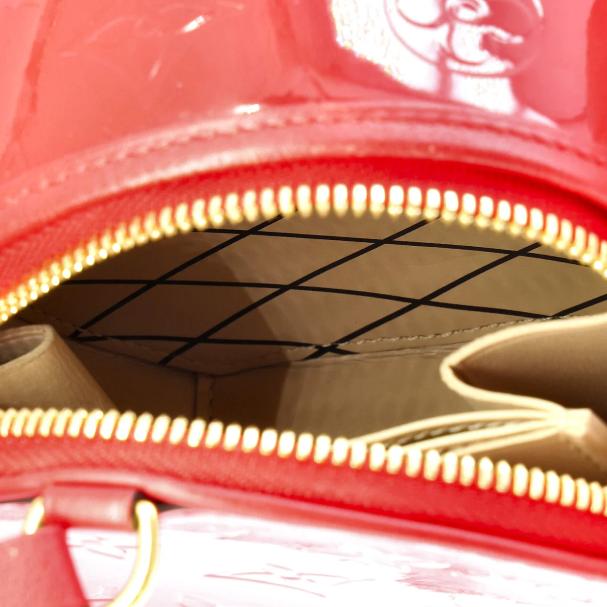 Mini Boite Chapeau Bag Monogram Vernis - Deep Luxury