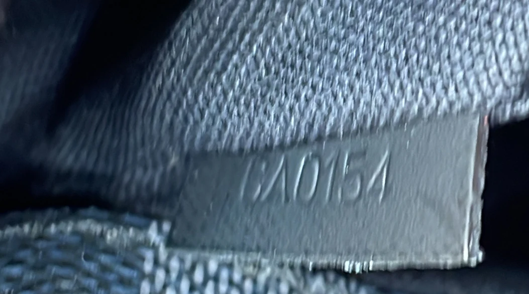 District Messenger Bag Damier Graphite MM - Deep Luxury