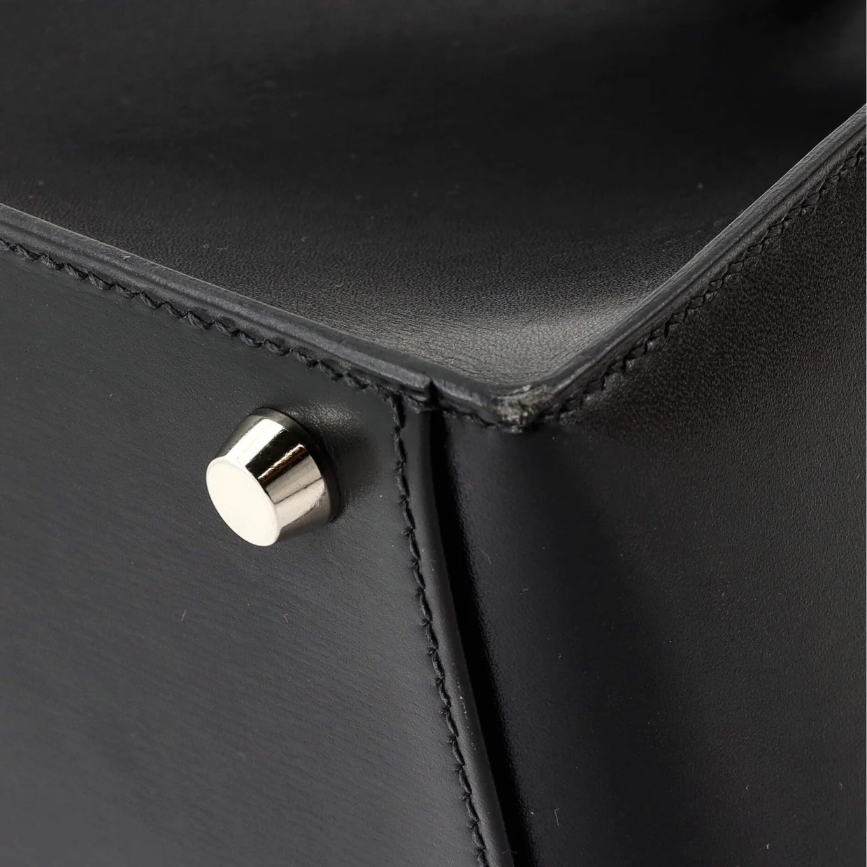 Kelly Handbag Noir Box Calf with Palladium Hardware 32 - Deep Luxury