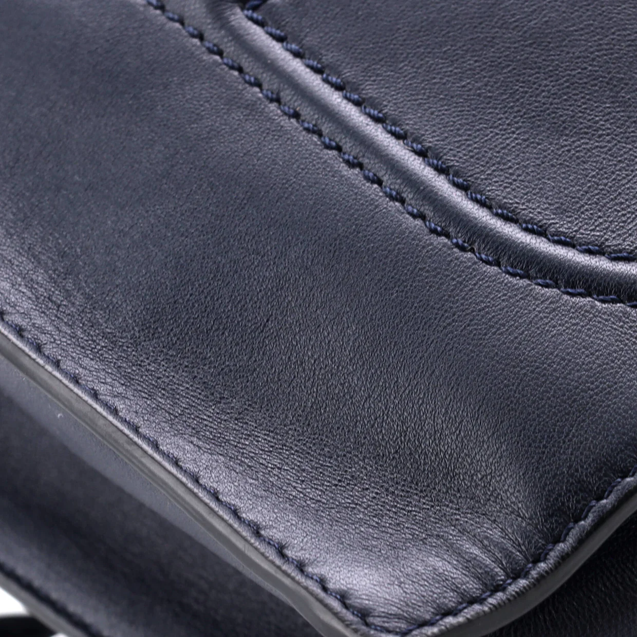 VLogo Walk Tote Leather Small - Deep Luxury