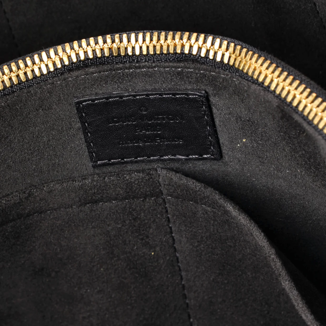 Very Tote Monogram Leather MM - Deep Luxury