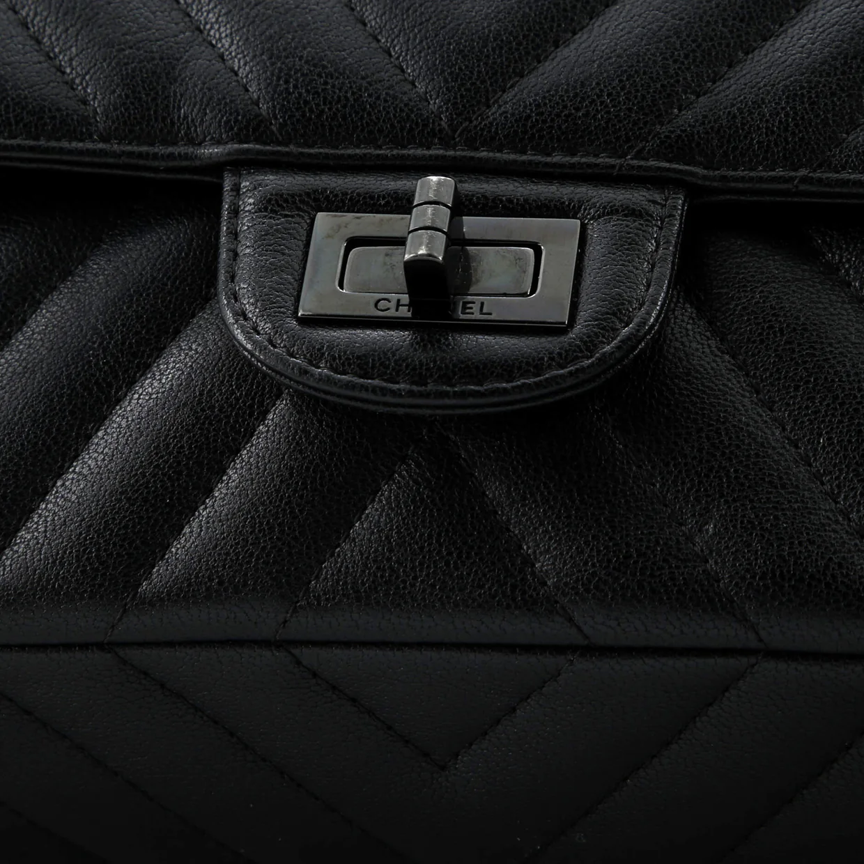 So Black Reissue 2.55 Flap Bag Chevron Sheepskin 226 - Deep Luxury