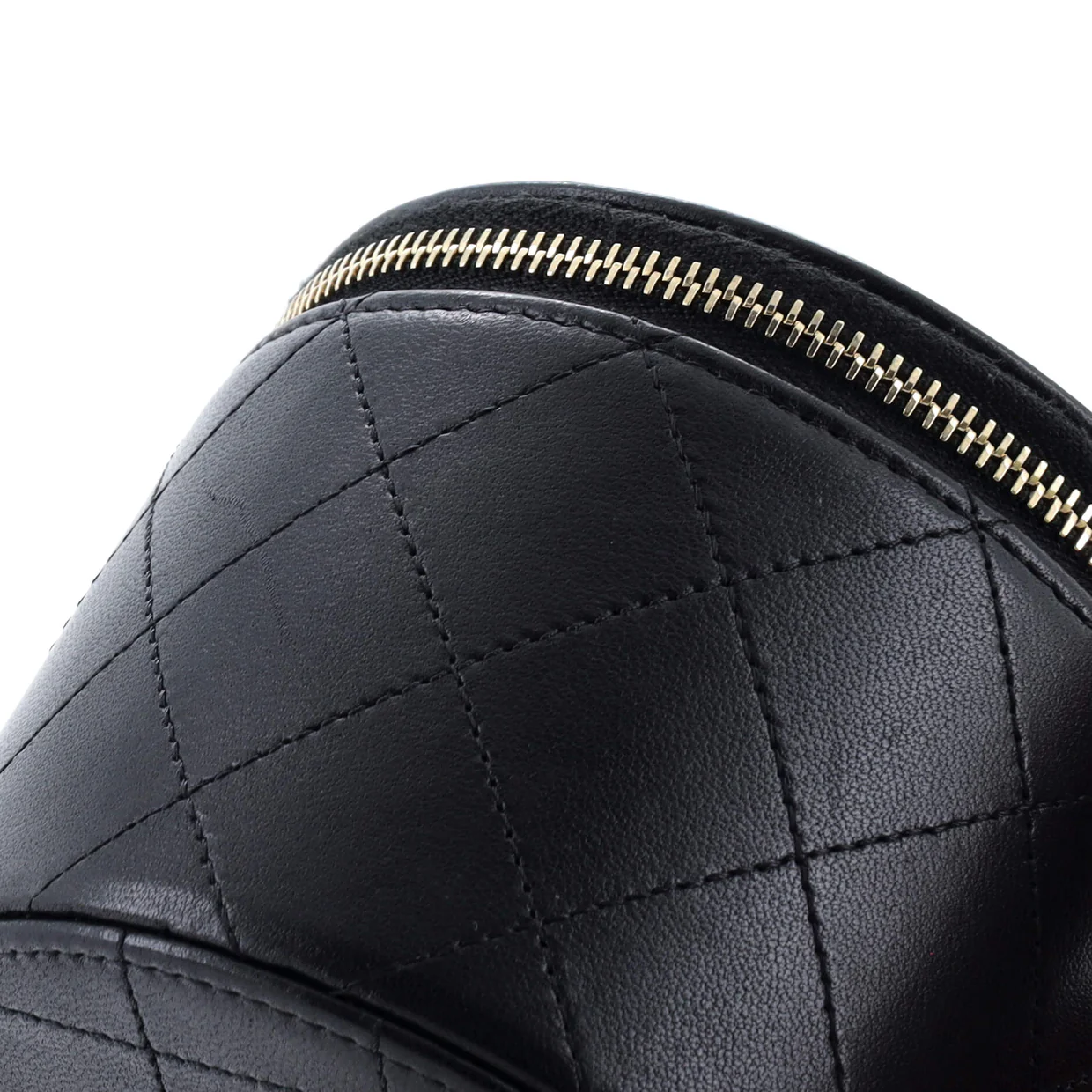CC Round Vanity Case with Chain Quilted Lambskin Mini - Deep Luxury