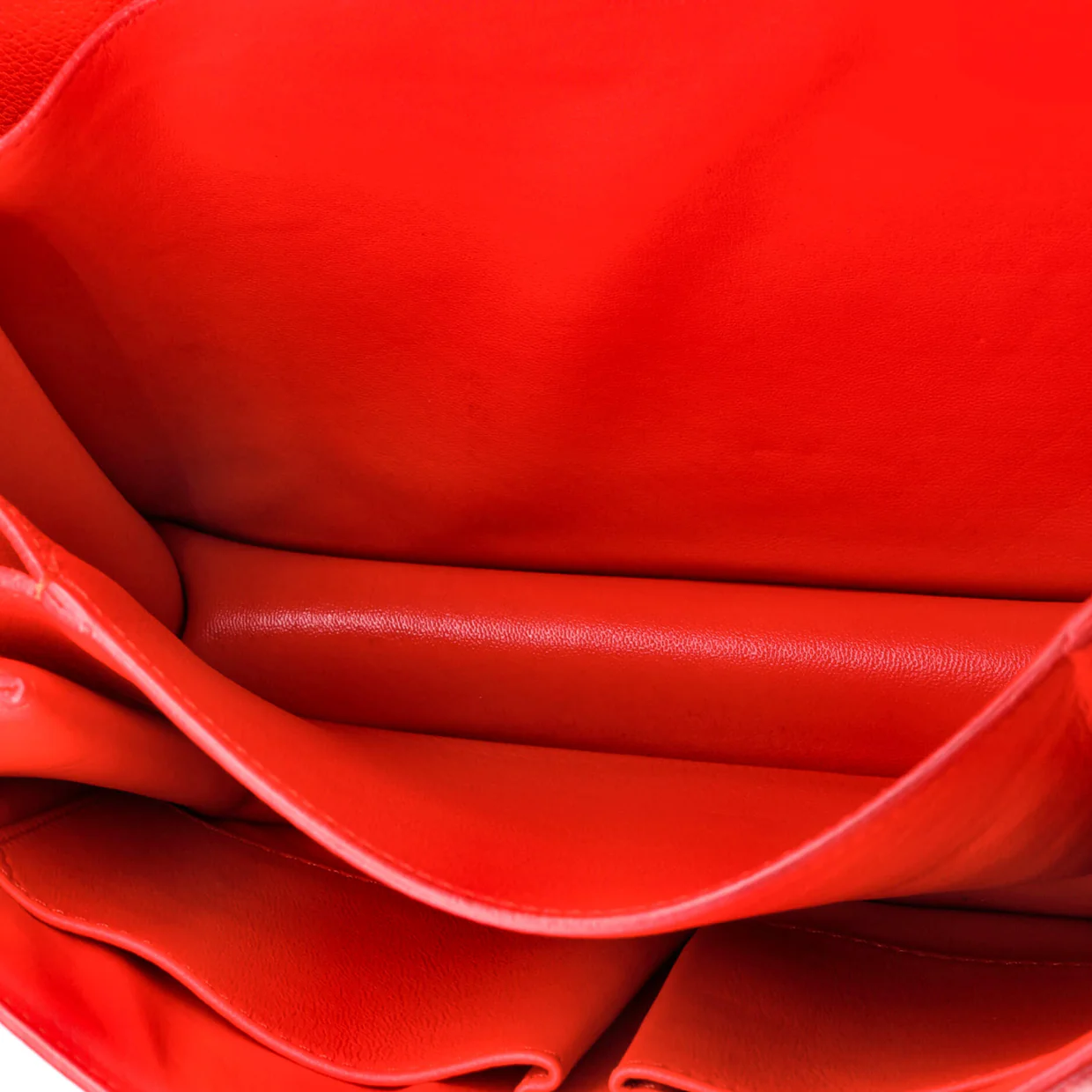 Classic Box Bag Grainy Leather Medium - Deep Luxury