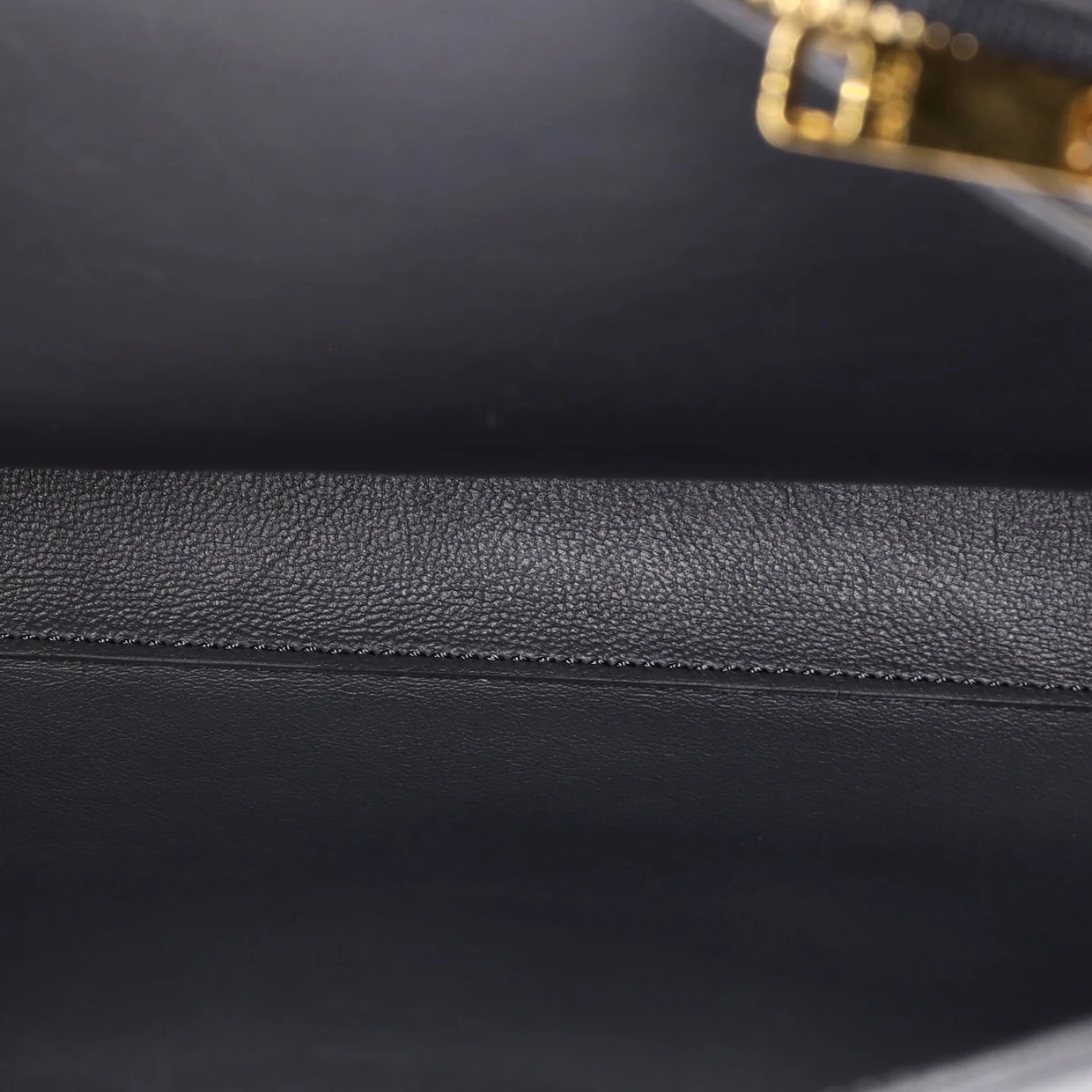 16 Top Handle Bag Grained Calfskin Medium - Deep Luxury