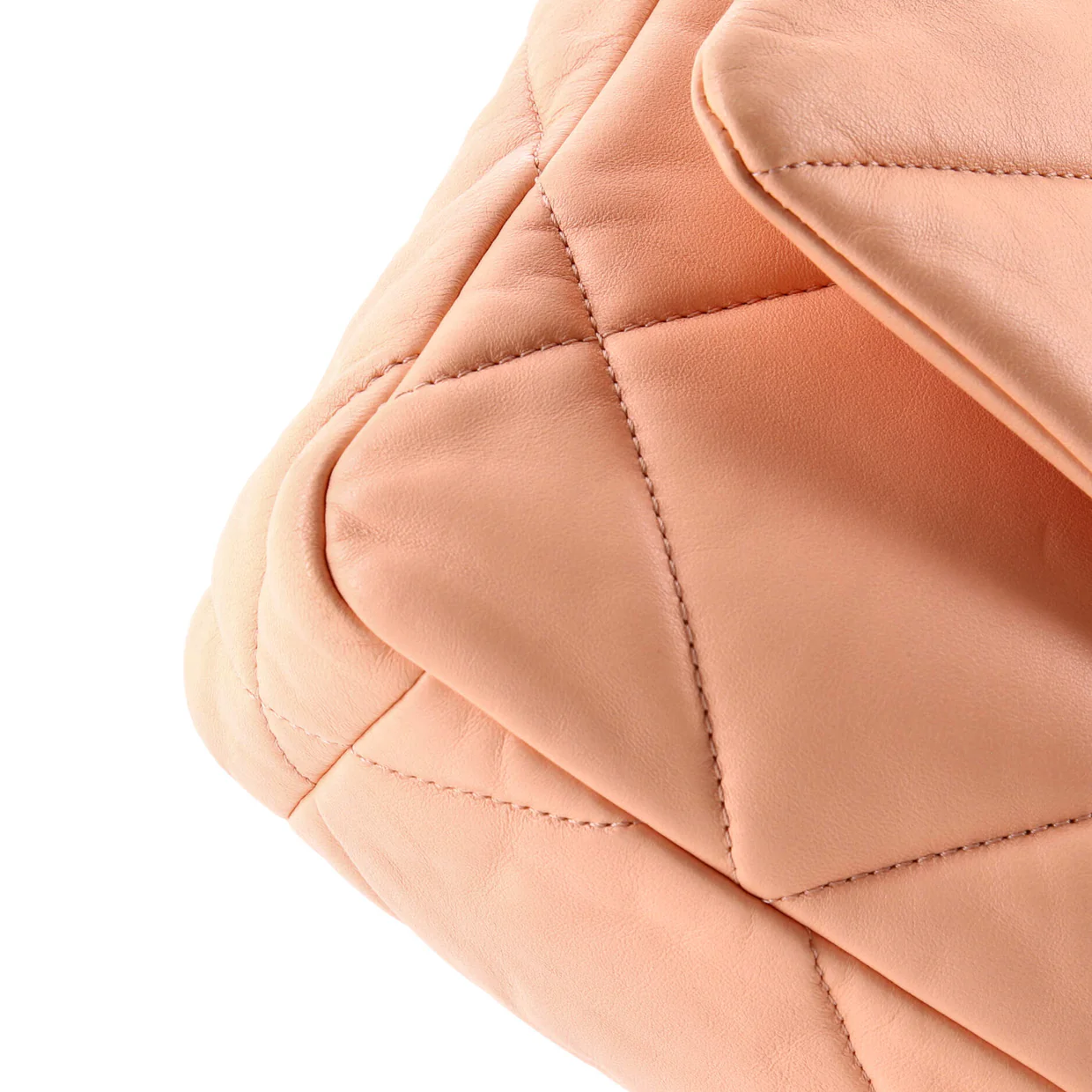 19 Flap Bag Quilted Leather Medium - Deep Luxury
