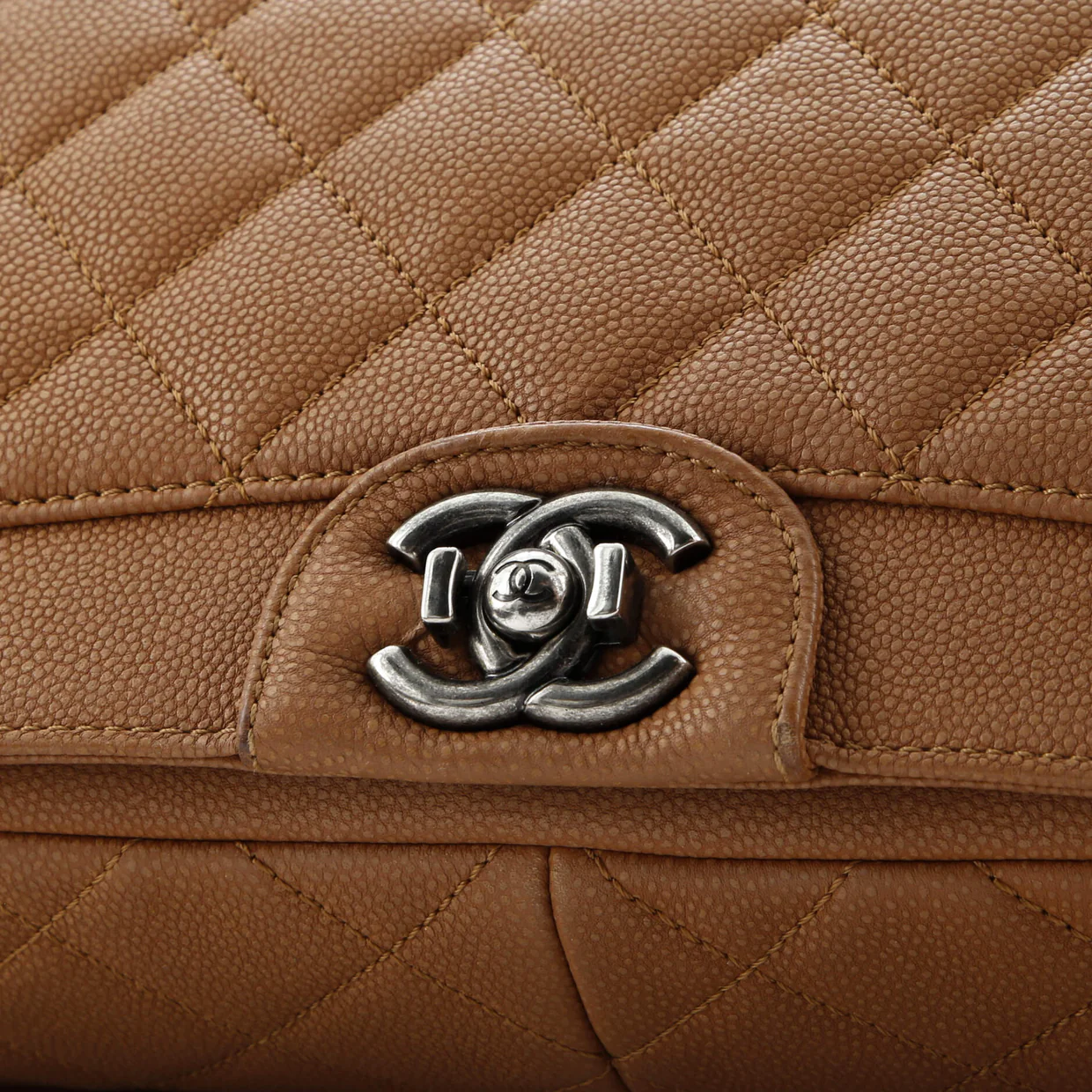 Turn Around Ligne Flap Bag Quilted Washed Caviar Large - Deep Luxury