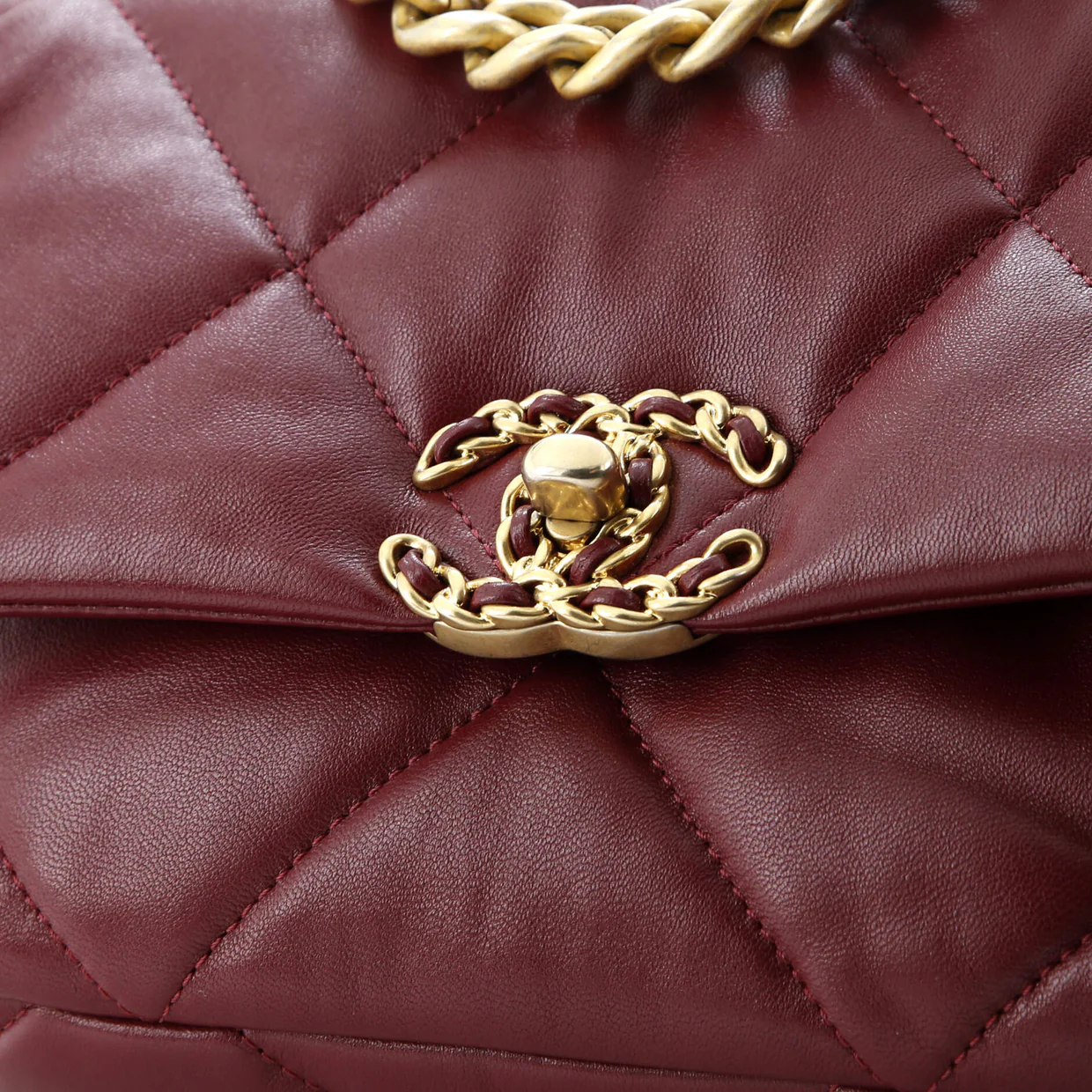 19 Flap Bag Quilted Leather Medium - Deep Luxury
