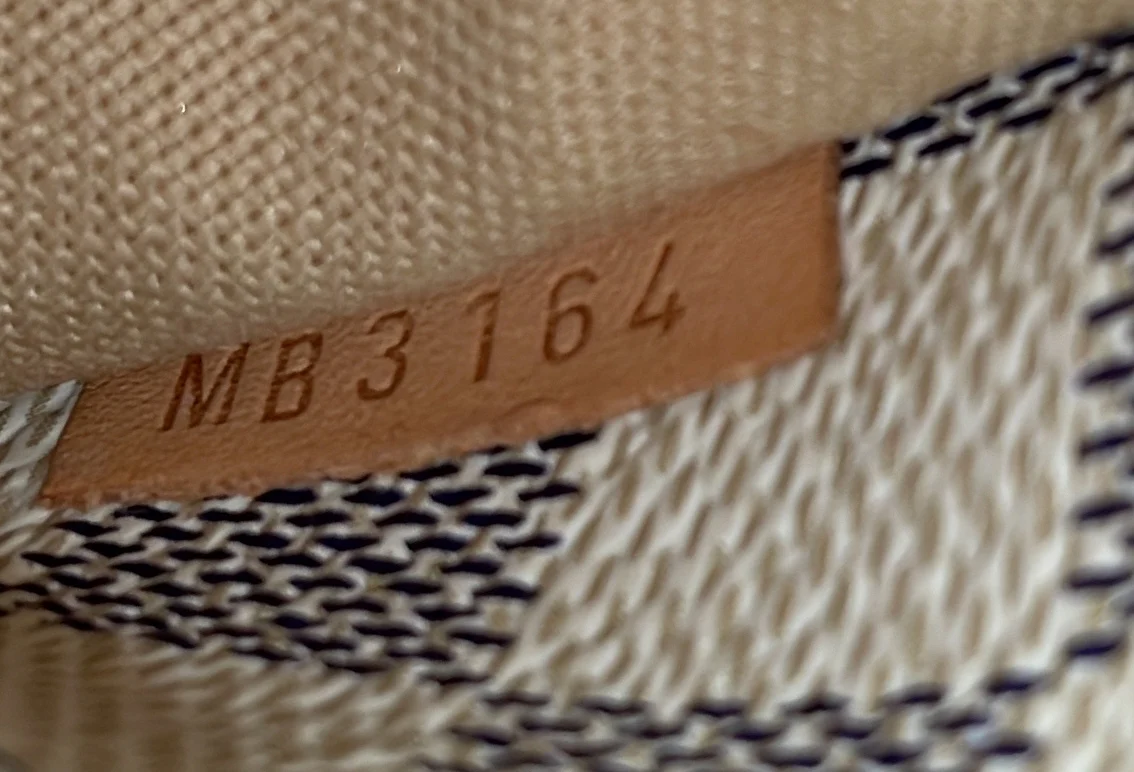 Totally Handbag Damier MM - Deep Luxury