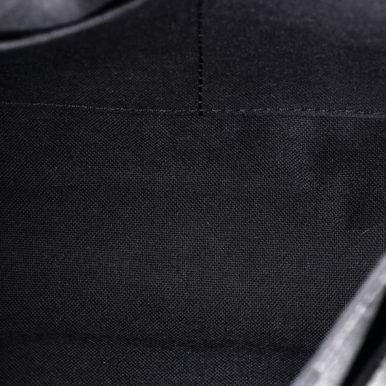 District Messenger Bag Damier Graphite PM - Deep Luxury