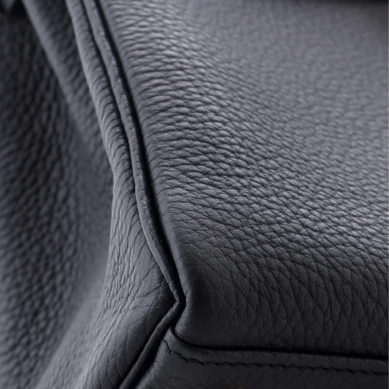 Kelly Handbag Noir Togo with Gold Hardware 25 - Deep Luxury