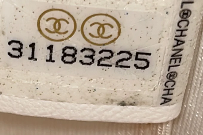 CC Round Vanity Case with Chain Quilted Lambskin Mini - Deep Luxury