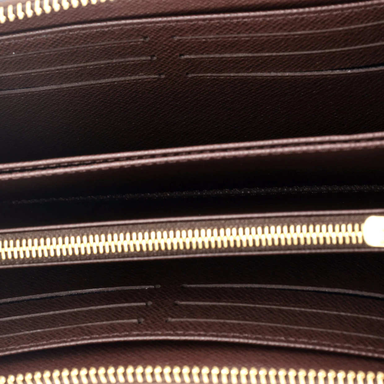 Zippy Wallet Damier - Deep Luxury