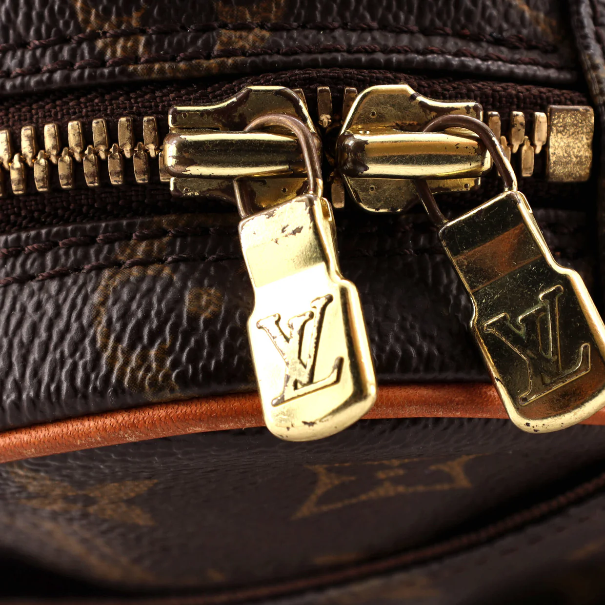 Pochette Gange Monogram Canvas - Deep Luxury