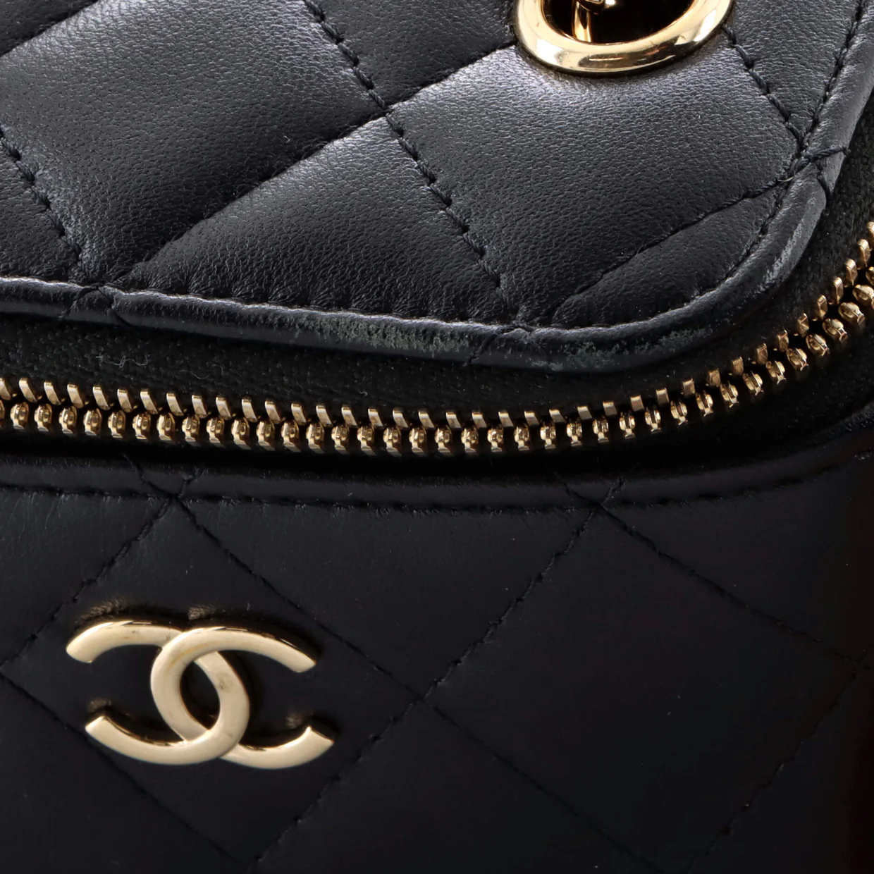 Camellia Bow Vanity Case with Chain Quilted Lambskin Mini - Deep Luxury