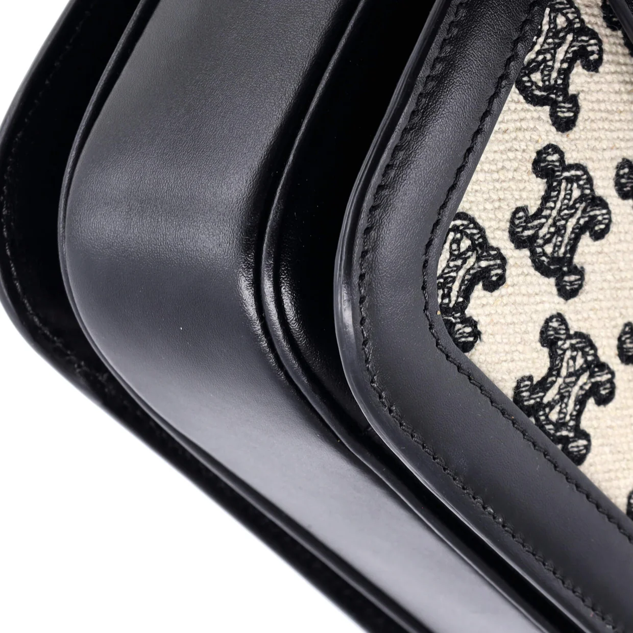 Triomphe Shoulder Bag Triomphe Canvas Medium - Deep Luxury