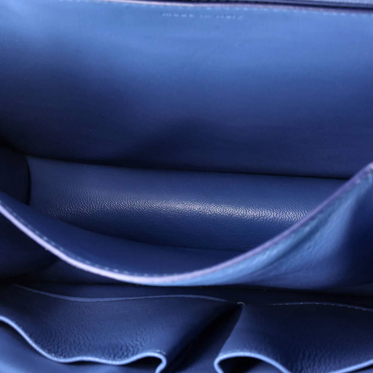 Classic Box Bag Smooth Leather Medium - Deep Luxury