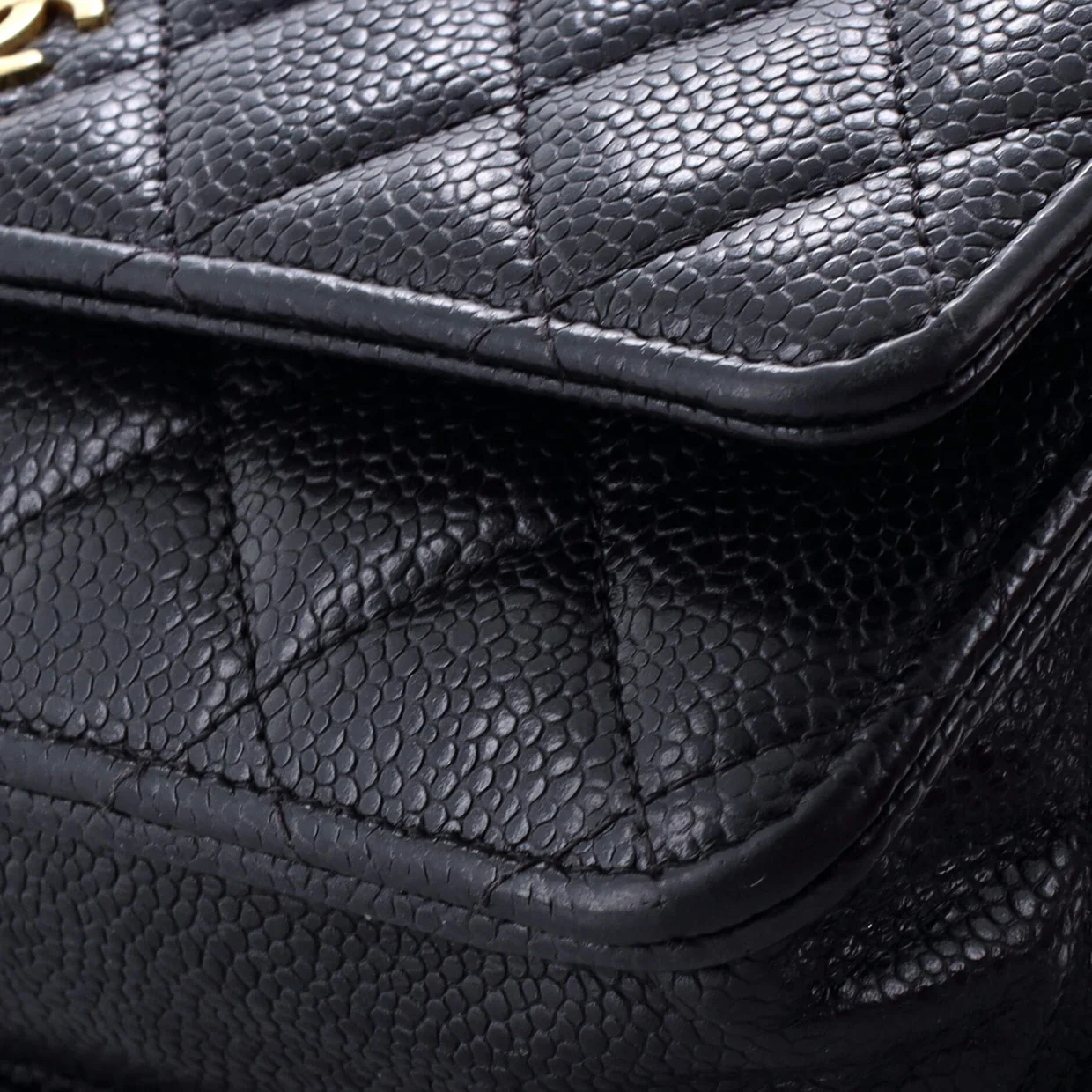Wallet on Chain Quilted Caviar - Deep Luxury