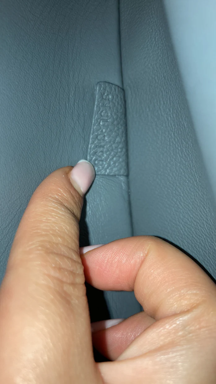 16 Top Handle Bag Grained Calfskin Medium - Deep Luxury