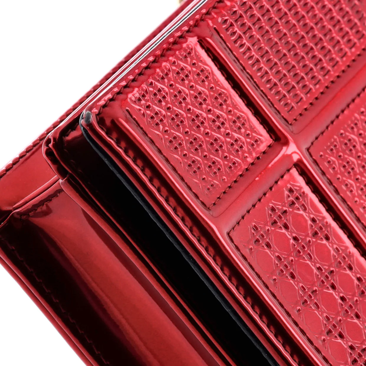 Diorama Wallet on Chain Cannage Embossed Calfskin - Deep Luxury