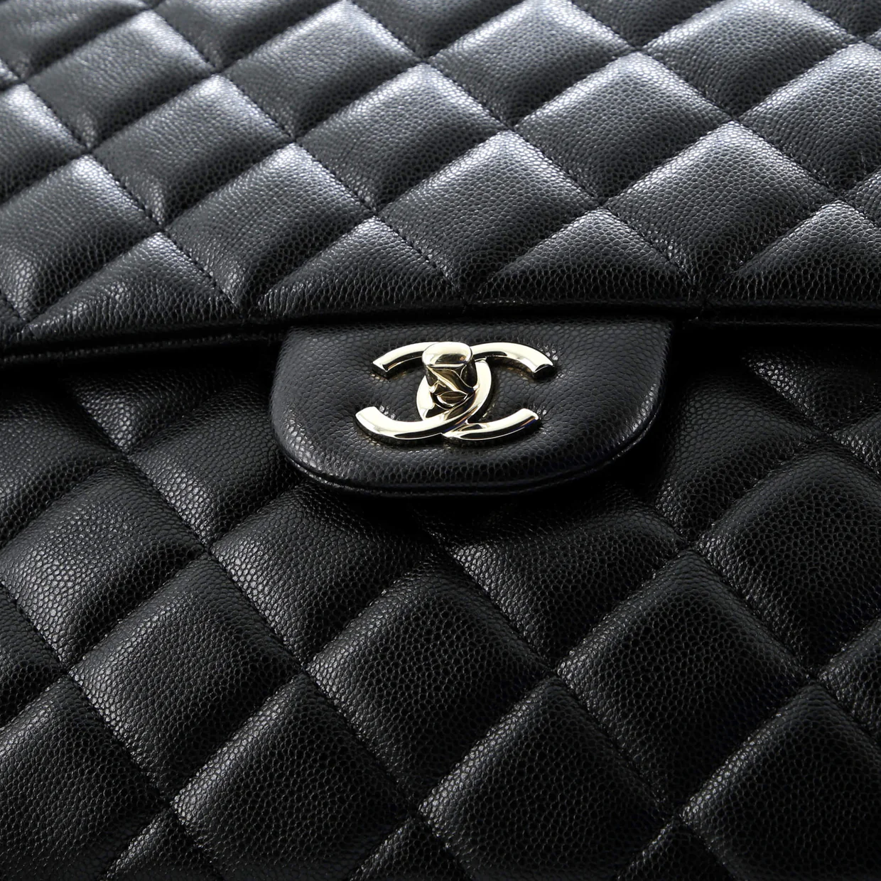 XXL Travel Flap Bag Quilted Caviar Small - Deep Luxury