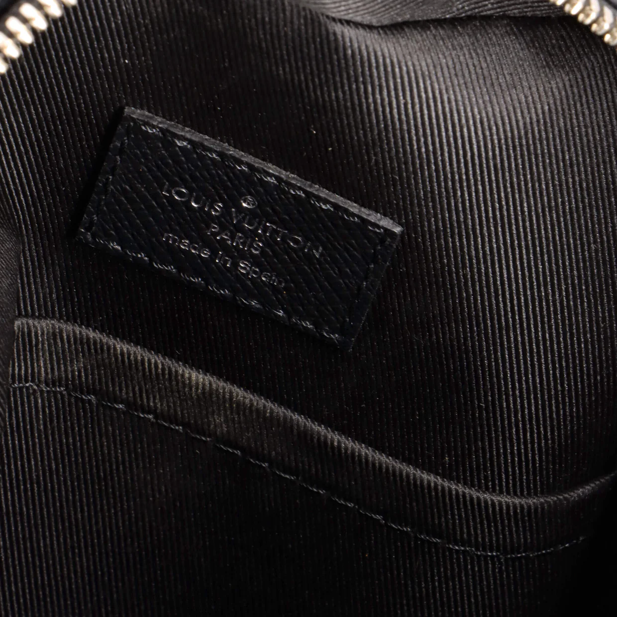 Outdoor Slingbag Monogram Taigarama - Deep Luxury