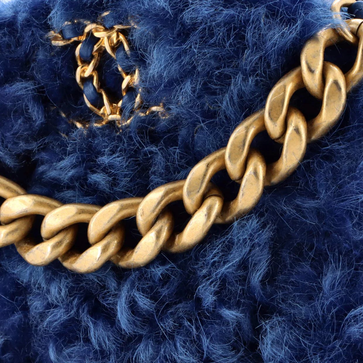 19 Round Clutch with Chain Quilted Shearling - Deep Luxury