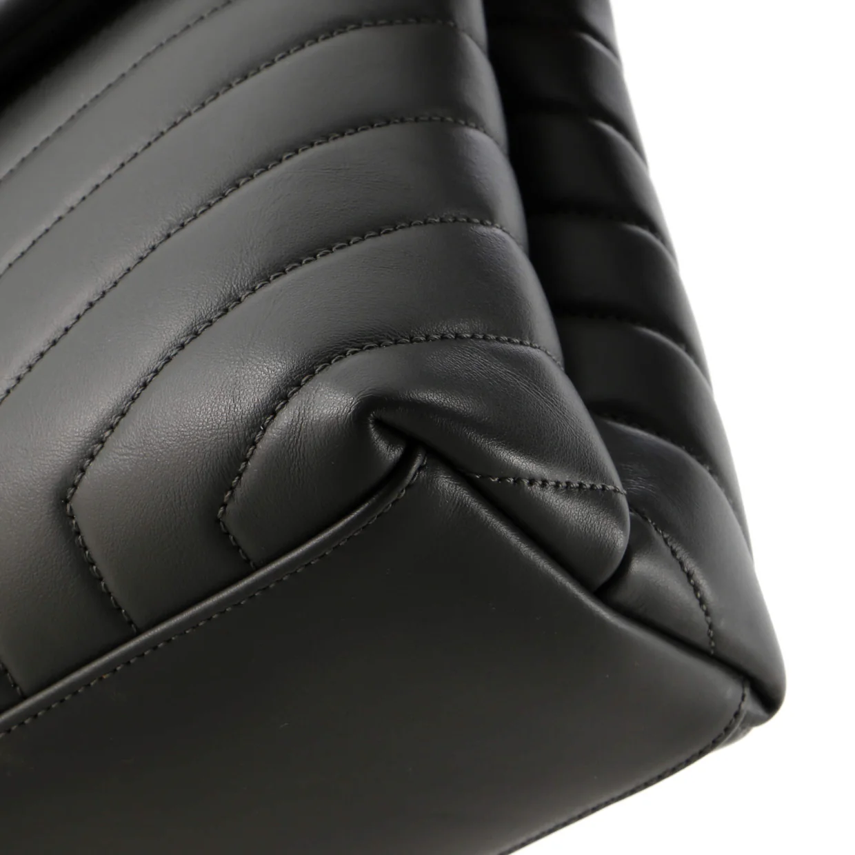 Loulou Shoulder Bag Matelasse Chevron Leather Medium - Deep Luxury