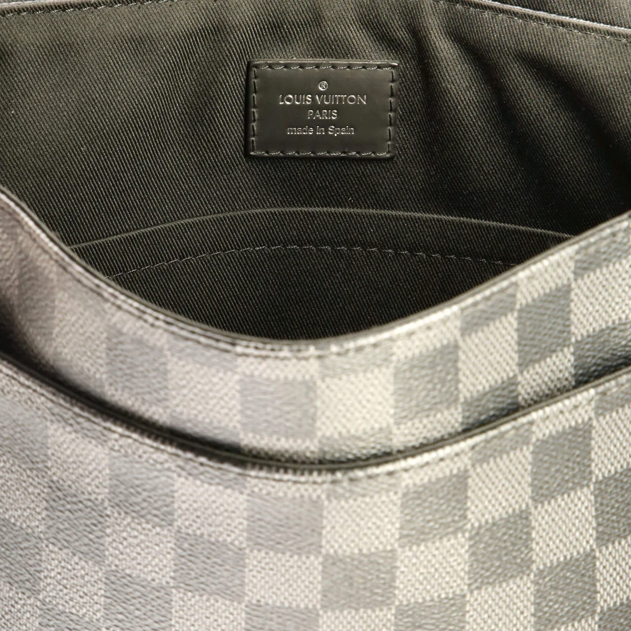 District NM Messenger Bag Damier Graphite PM - Deep Luxury