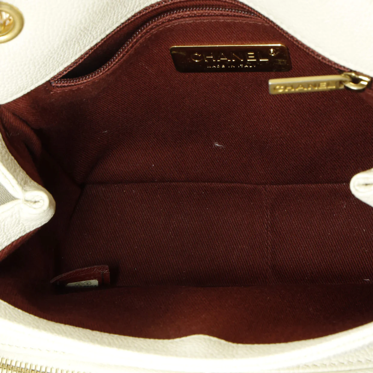 Business Affinity Flap Messenger Bag Caviar - Deep Luxury