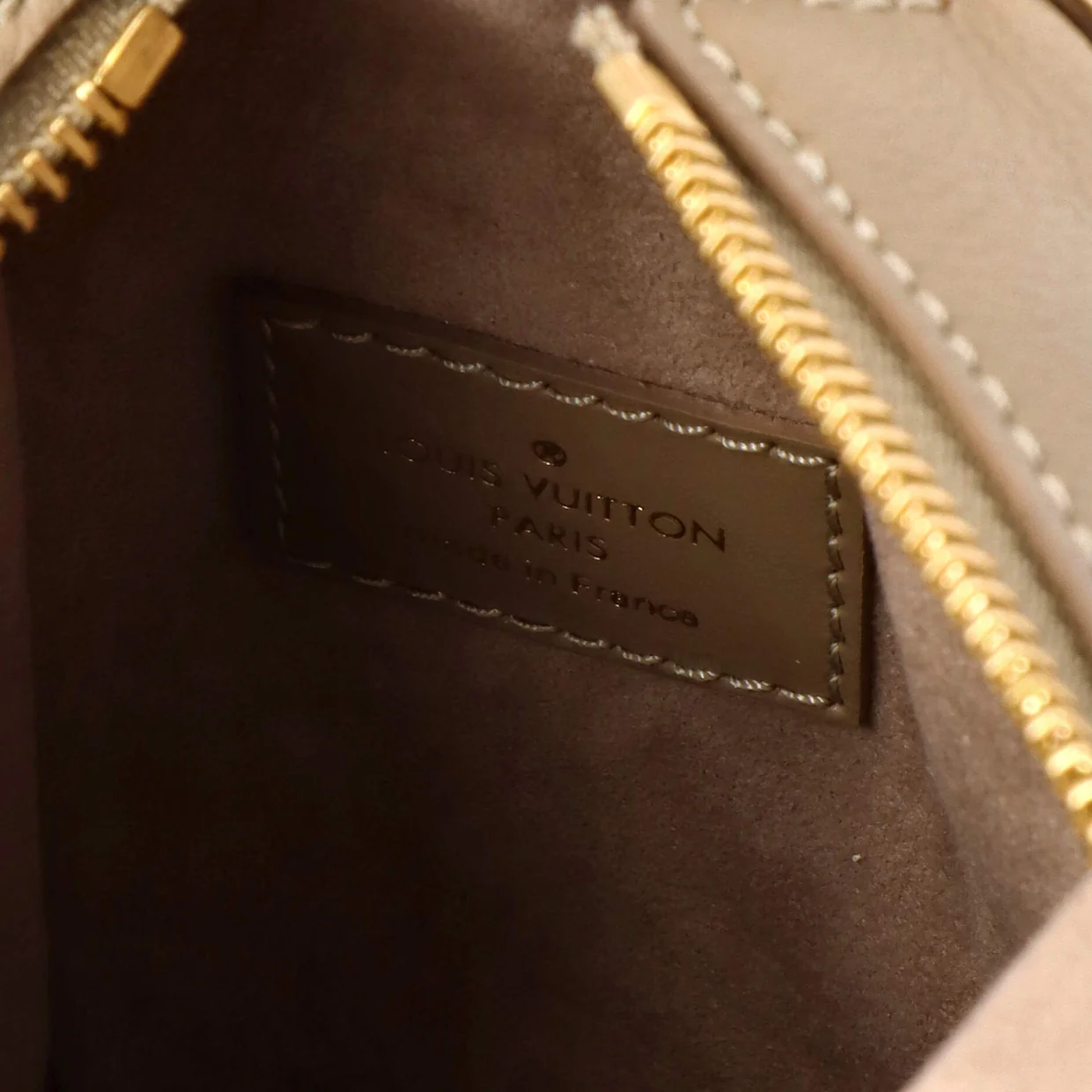 Side Trunk Handbag Taurillon Leather MM - Deep Luxury