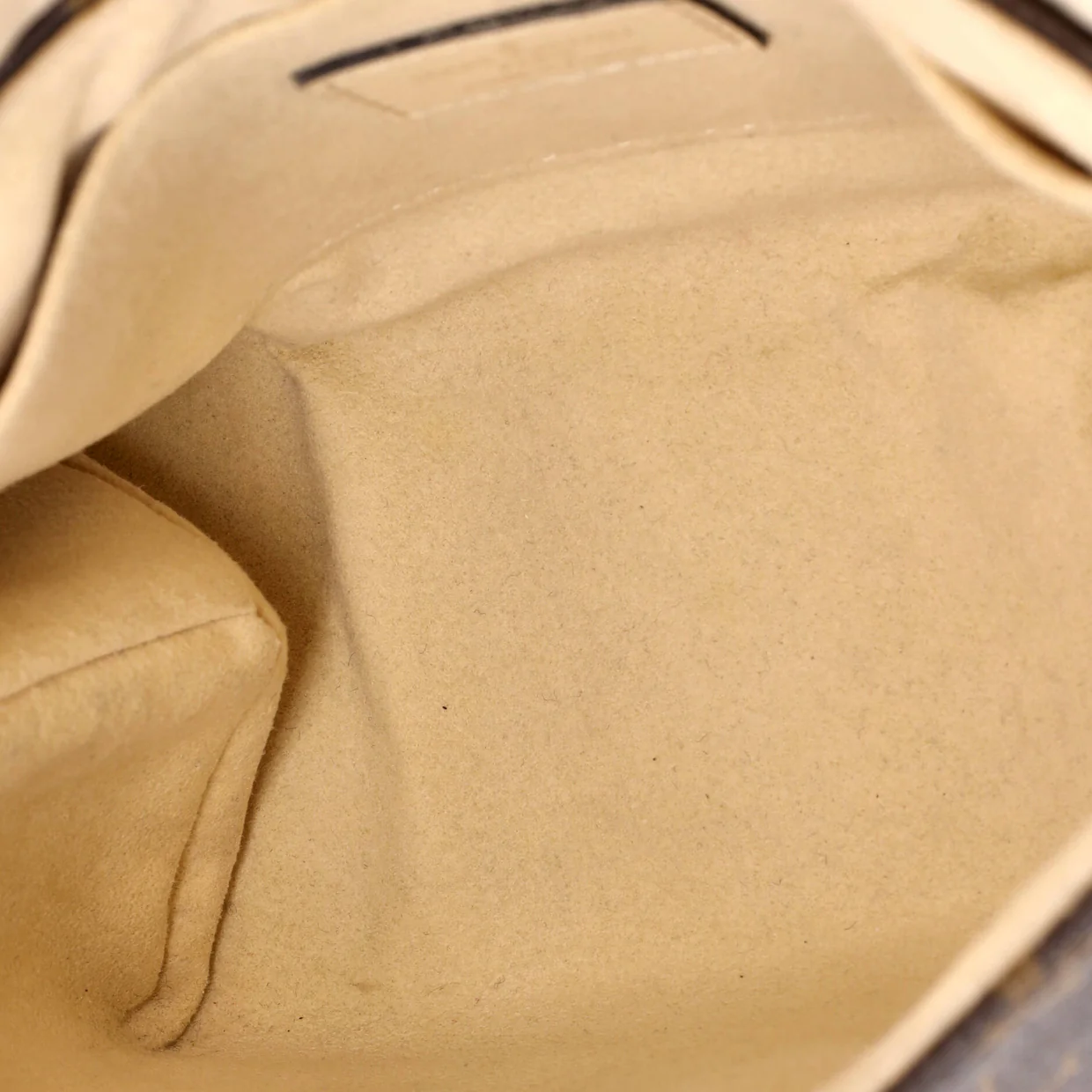 Locky Handbag Monogram Canvas with Leather BB - Deep Luxury