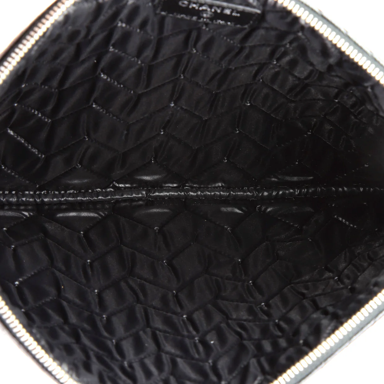 O Case Clutch Chevron Caviar Medium - Deep Luxury