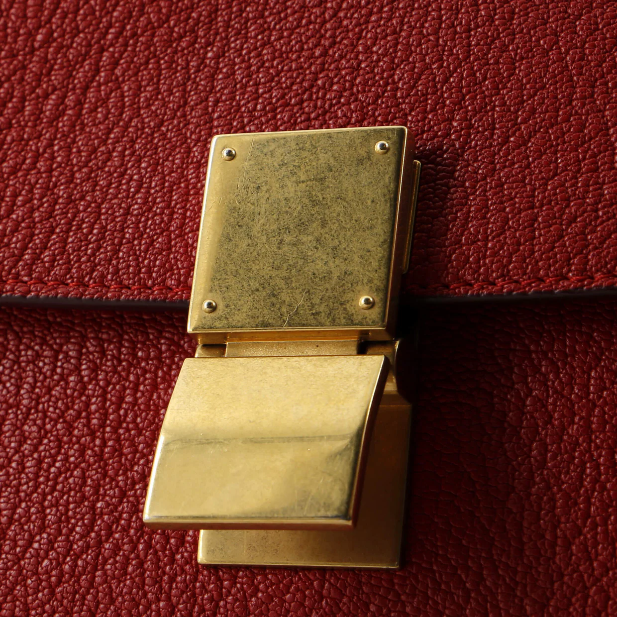 Classic Box Bag Grainy Leather Medium - Deep Luxury