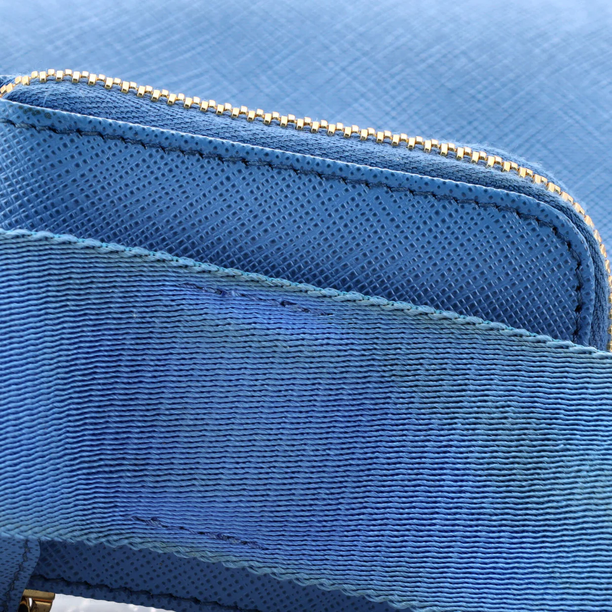 Re-Edition 2005 Shoulder Bag Saffiano Leather Small - Deep Luxury