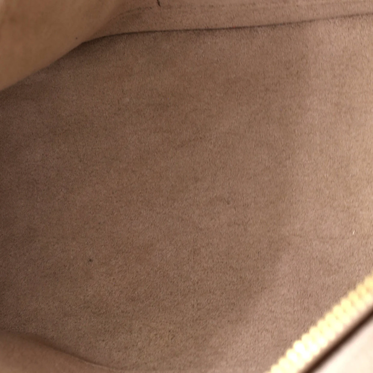 V Tote Monogram Empreinte Leather MM - Deep Luxury