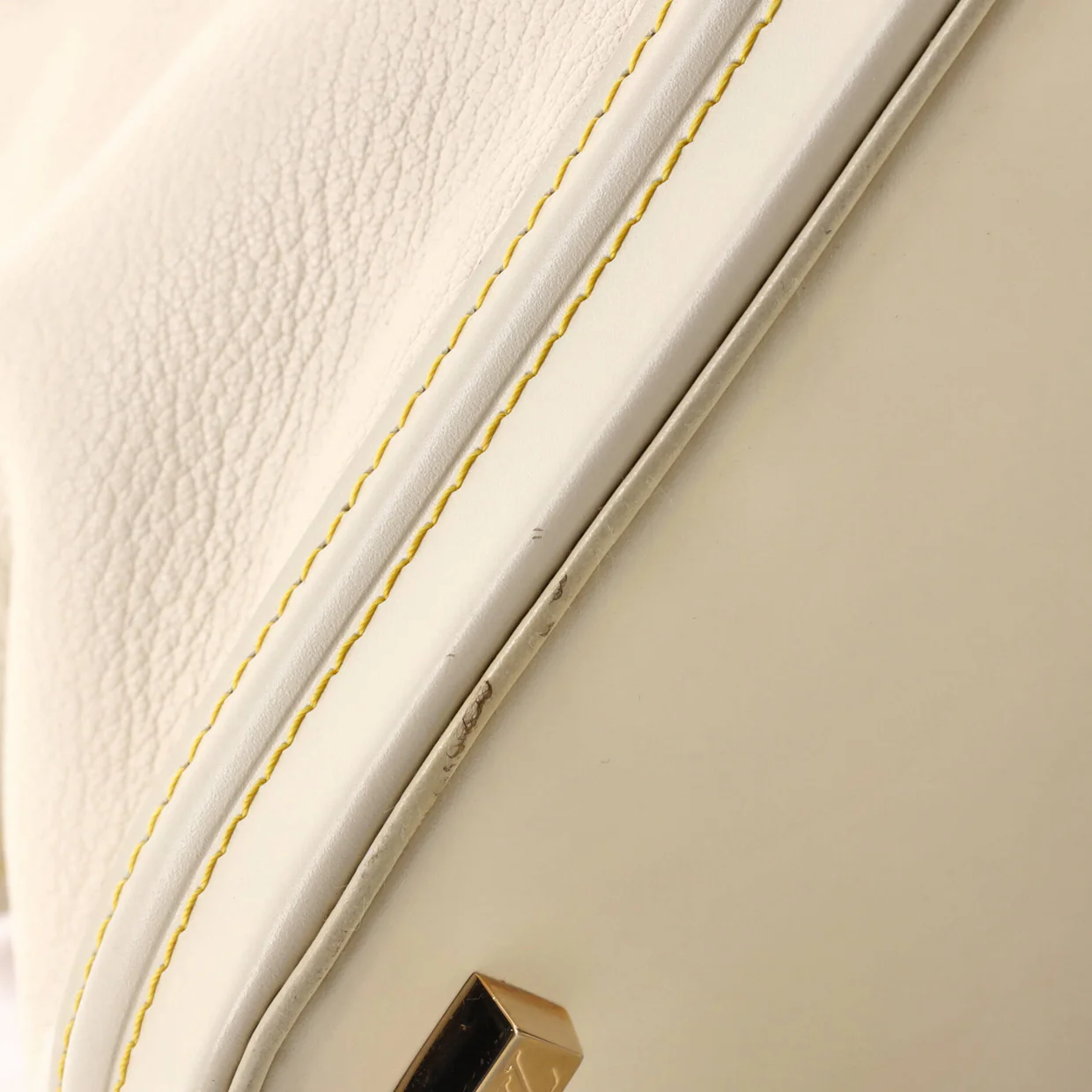 Suhali Lockit Handbag Leather MM - Deep Luxury