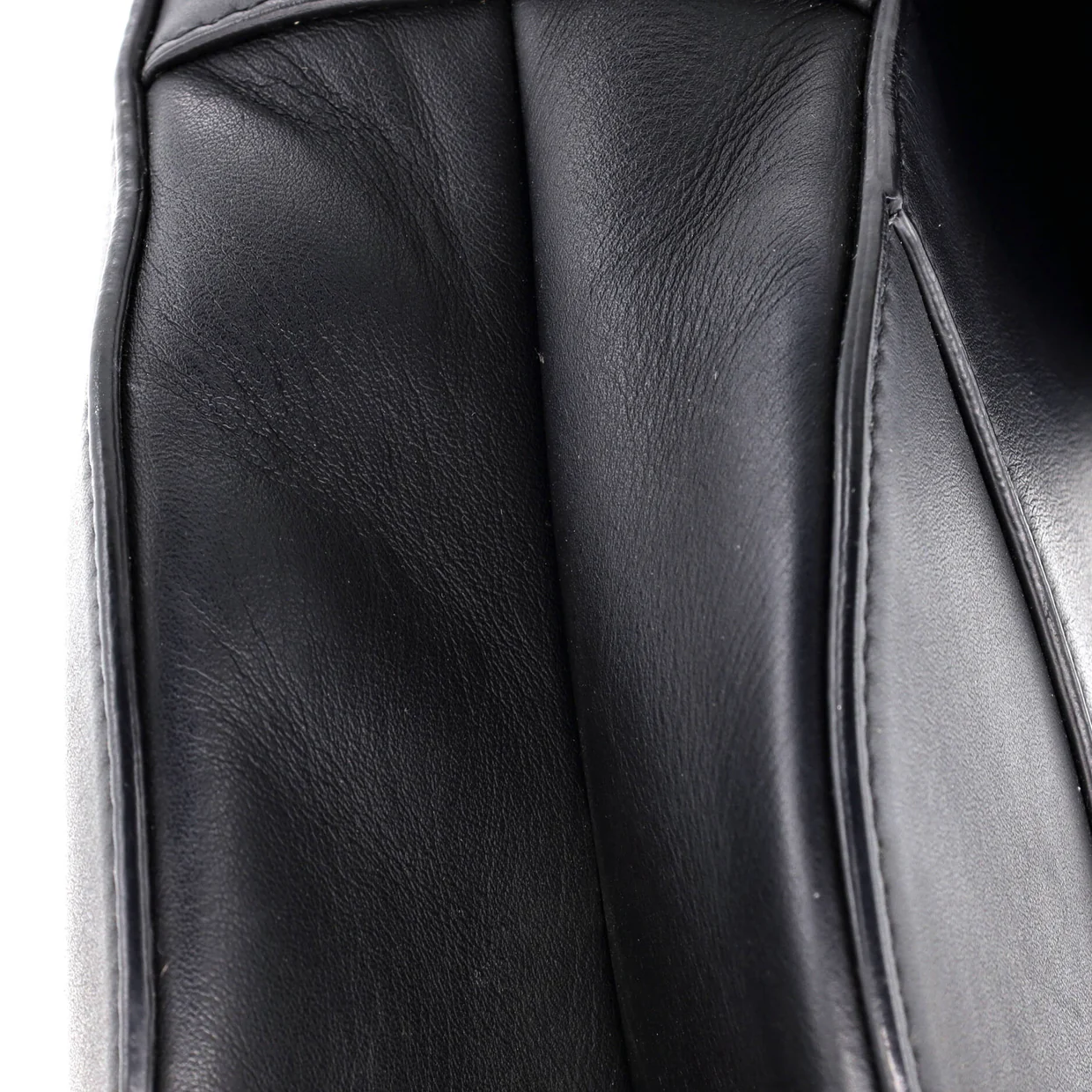 Ultra Matte Saddle Handbag Leather Medium - Deep Luxury