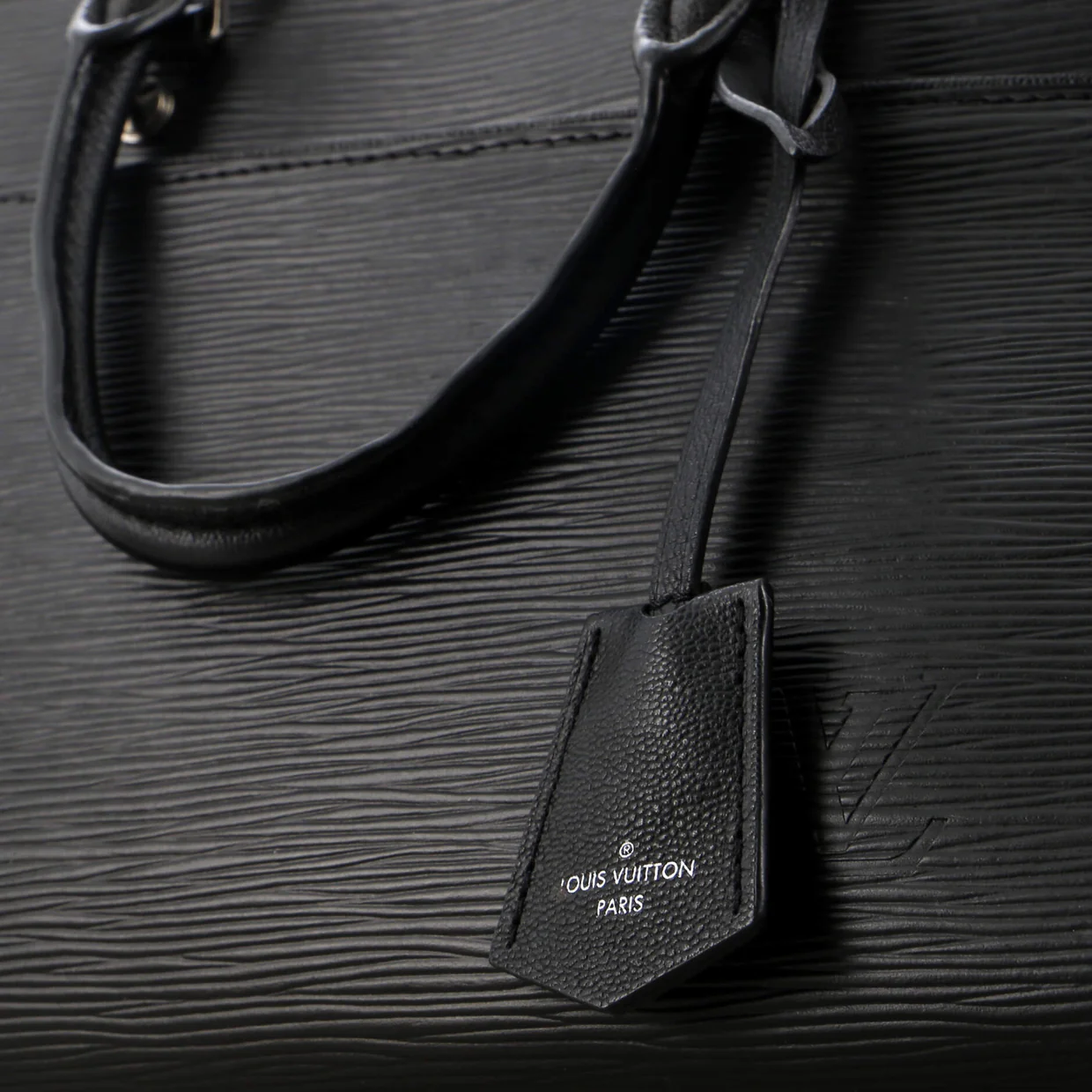 Vaneau Handbag Epi Leather MM - Deep Luxury