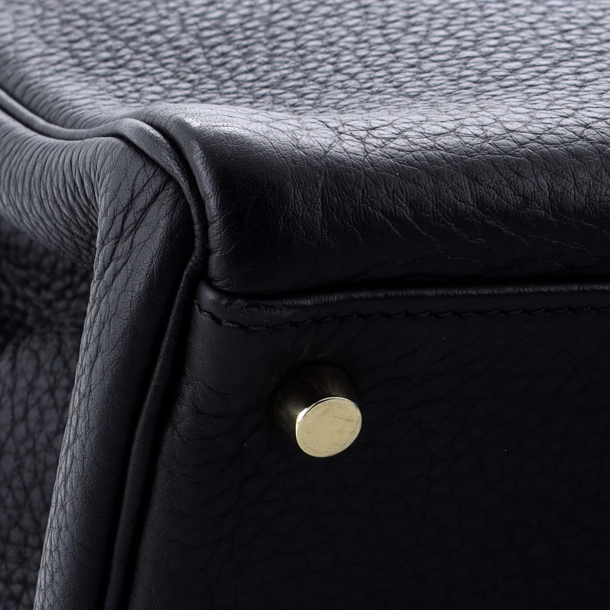 Kelly Handbag Noir Clemence with Gold Hardware 32 - Deep Luxury
