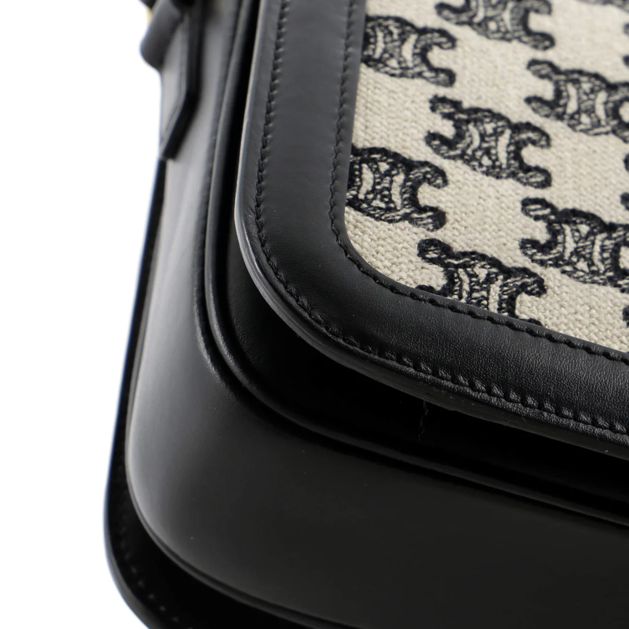 Triomphe Shoulder Bag Triomphe Canvas Medium - Deep Luxury