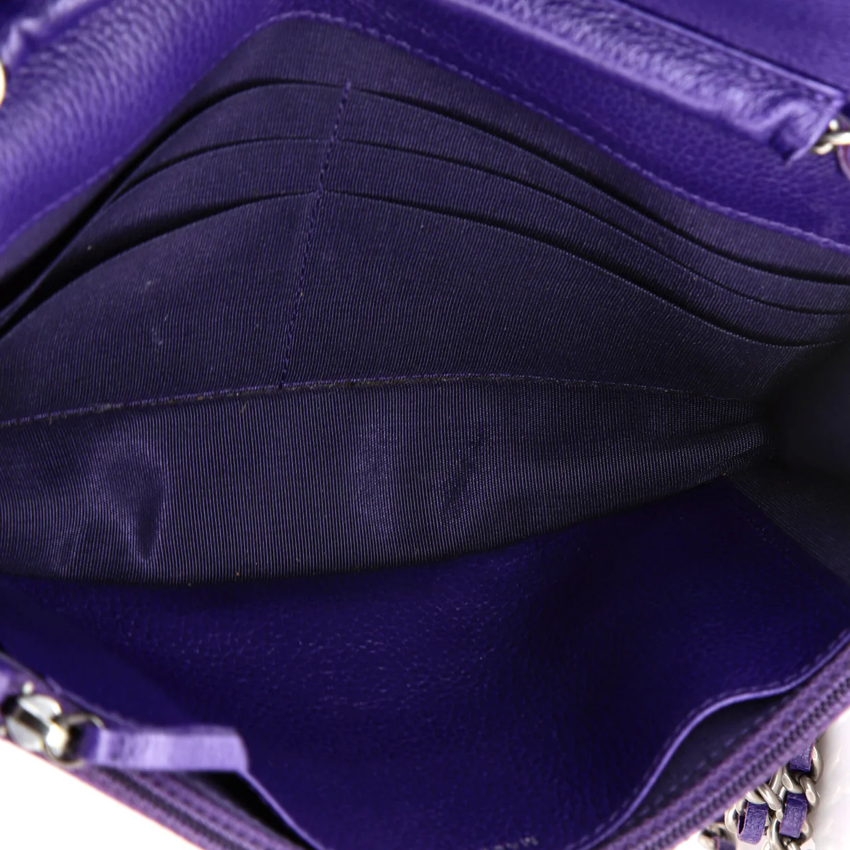 Wallet on Chain Quilted Caviar - Deep Luxury