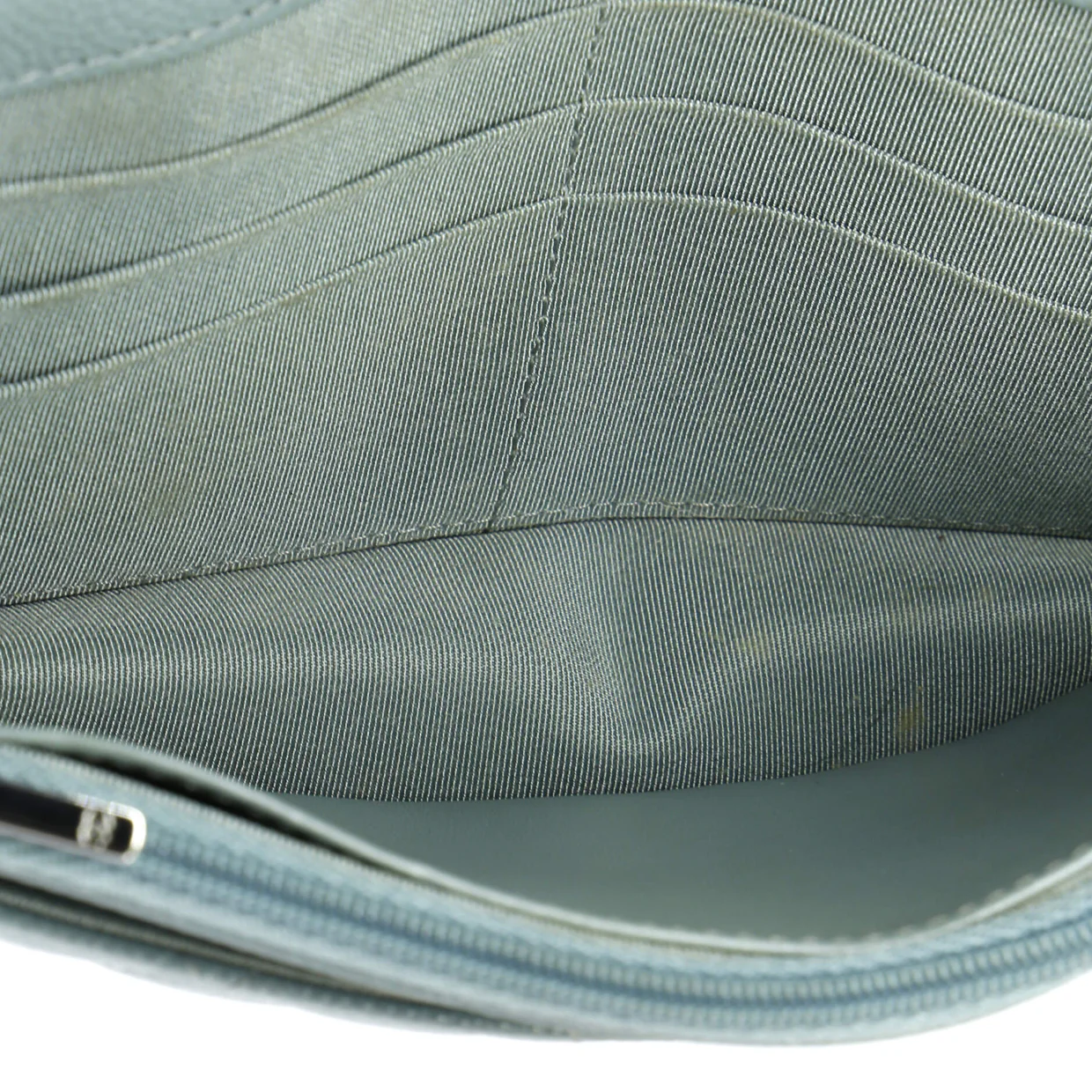 Wallet on Chain Quilted Caviar - Deep Luxury