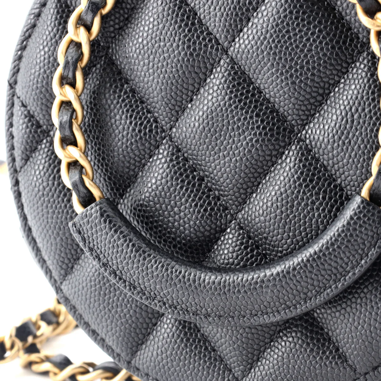 In The Loop Round Clutch with Chain Quilted Caviar Mini - Deep Luxury